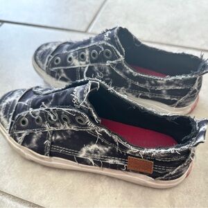 Blowfish Malibu Black Tie-Dye Slip-on Women/Girls Shoes - Size 7